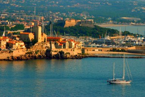 Lire la suite à propos de l’article Vos vacances à Antibes, profitez de la Côte d’Azur en toutes saisons !
