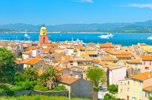 Lire la suite à propos de l’article Vos vacances sur la plage parmi les people, c’est à Saint Tropez et nulle part ailleurs !