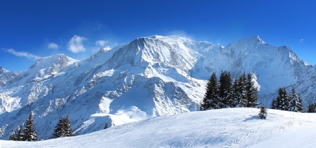 You are currently viewing Mountain Holiday: go skiing in The French Alps or the Pyrénées